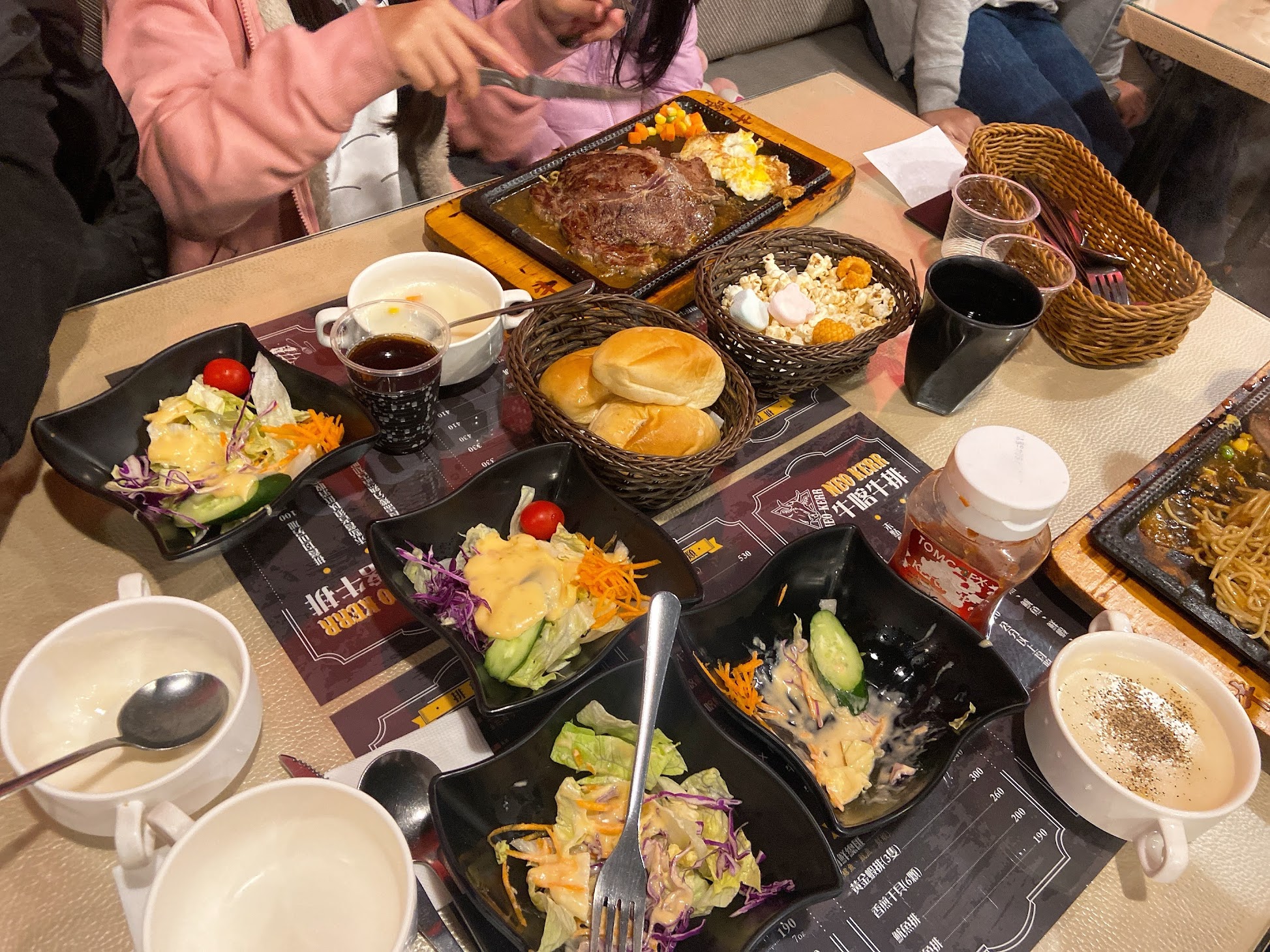 牛喀牛排 大溪埔頂店・大溪平價牛排排餐沙拉自助吧抵加啦!